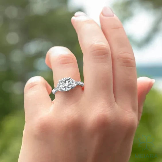 Lume Round Three-Stone Ring