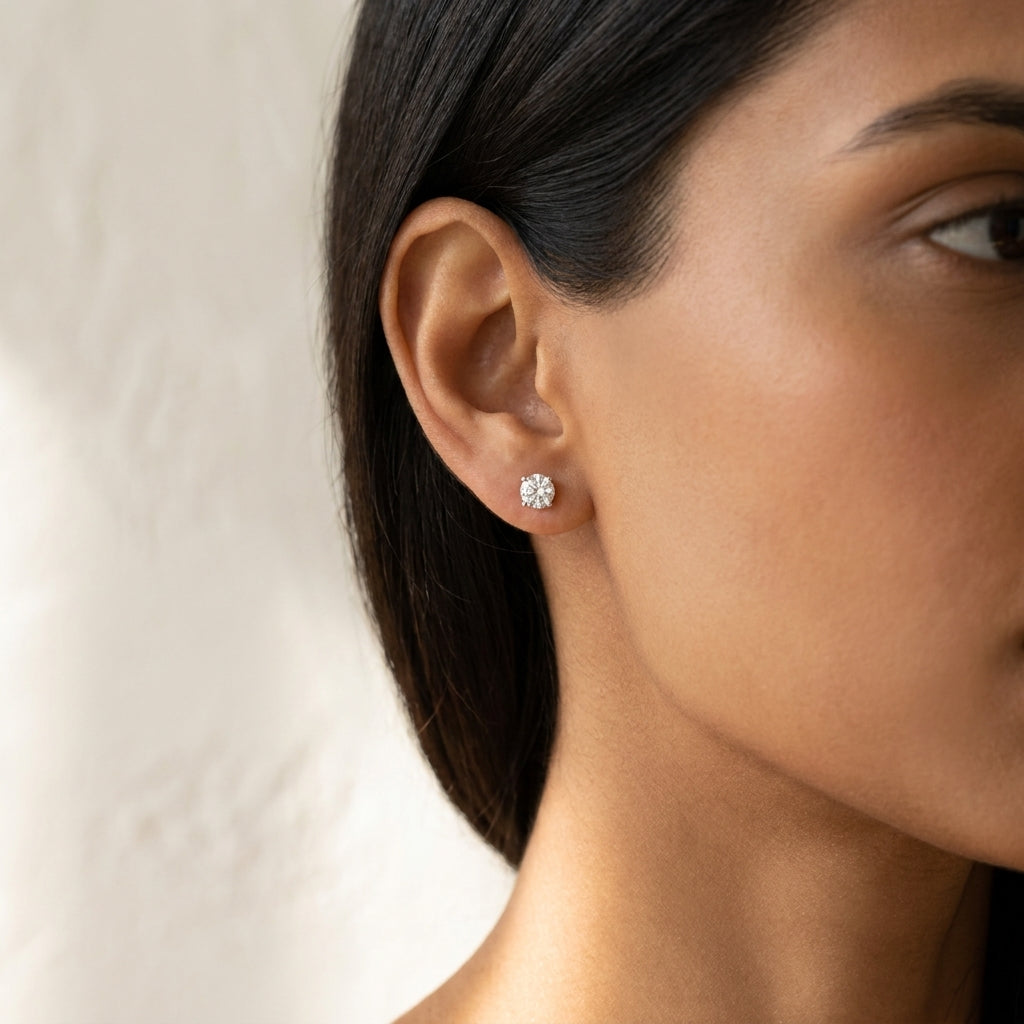 Meiara AI Lifestyle — Eve Round Radiant Four-Prong Classic Basket Stud
