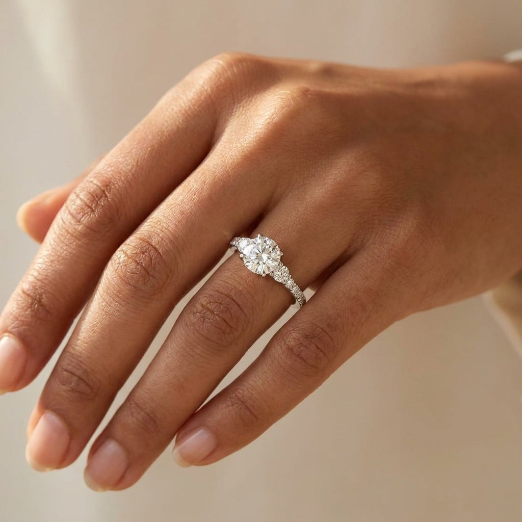 Meiara AI Lifestyle — Eve Round Graduated Side-Stone Engagement Ring